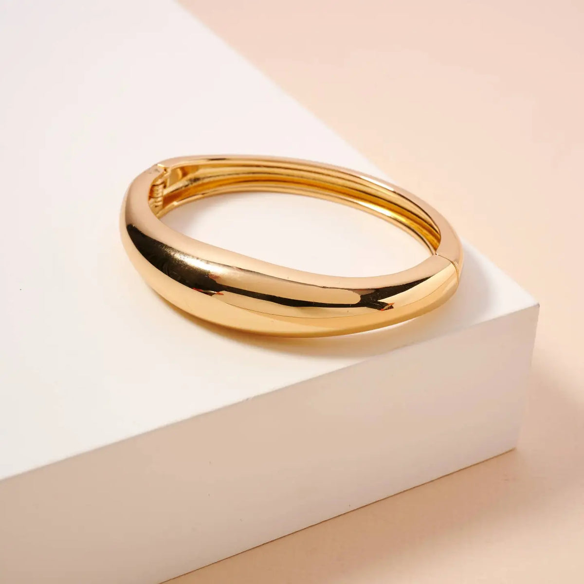 Thin and Wavy Cuff